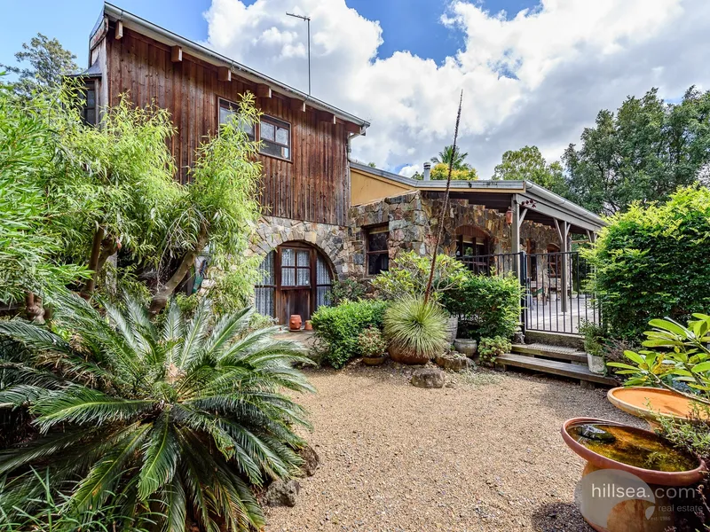 Lovely Rustic Home in need of Renovation - Possibility of Dual Living & Subdivision - Huge appx 2,075m/2 Block - Sparkling Pool