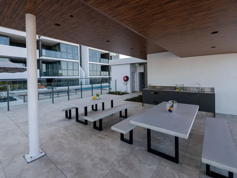 Luxury 1 Bedroom, 1 Bathroom Apartment