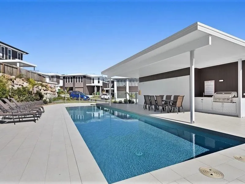 SPACIOUS FAMILY TOWNHOUSE