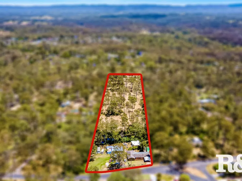 4 BEDROOM FAMILY HOME SET ON APPROX. 5 ACRES