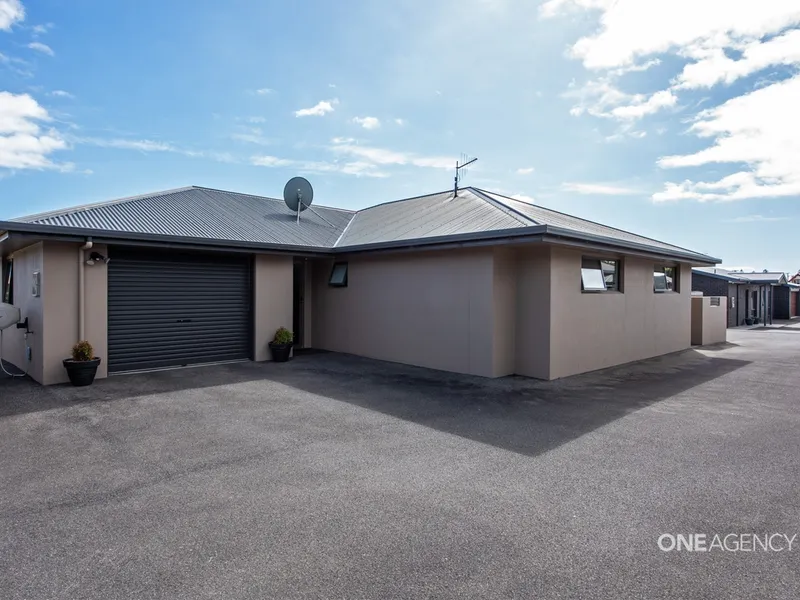 Ultra Modern Home In Highly Sought After Stanley