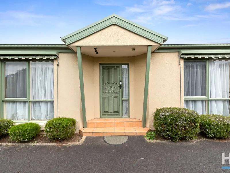 Beautifully Positioned, Spacious 2 Bedroom Unit!