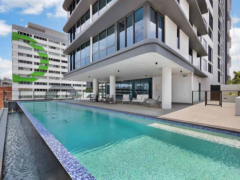 Luxury UNFURNISHED 2-BEDROOM APARTMENT!!!