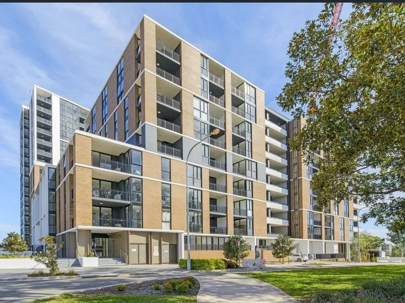 Brand New 1 bedroom + big Study Apt in Heart of Westmead. Please contact Frank on 0466488888 for Inspection.