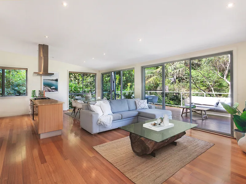 Luxury beach house with separate guest studio and private home office