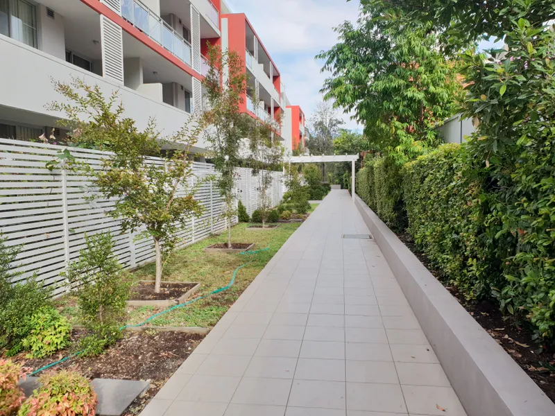 VIEW TO APPRECIATE! MODERN UNIT - NEAR TO WESTMEAD HOSPITAL