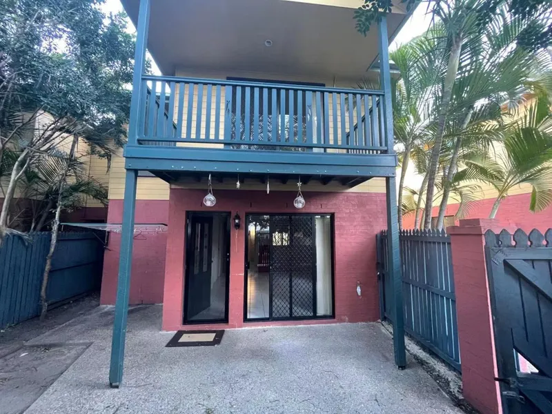 3 Bedroom town house for rent ! walk distance to Westfield chermside !