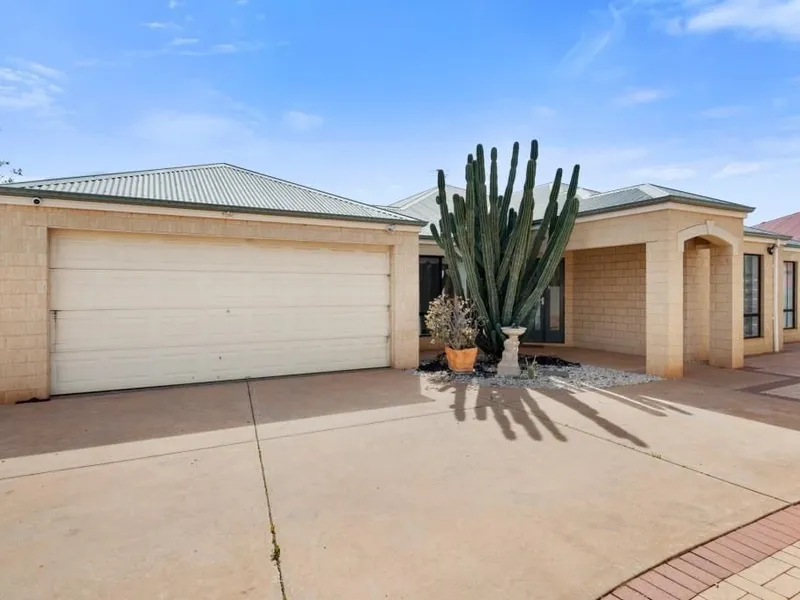 ELEGANCE & PRIVACY–5 x 2 + STUDY