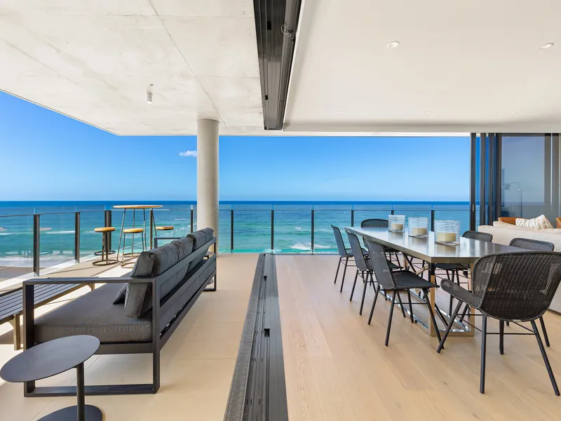 Beachside Luxury Entire Floor Sub-Penthouse Apartment With 360-Degree Views