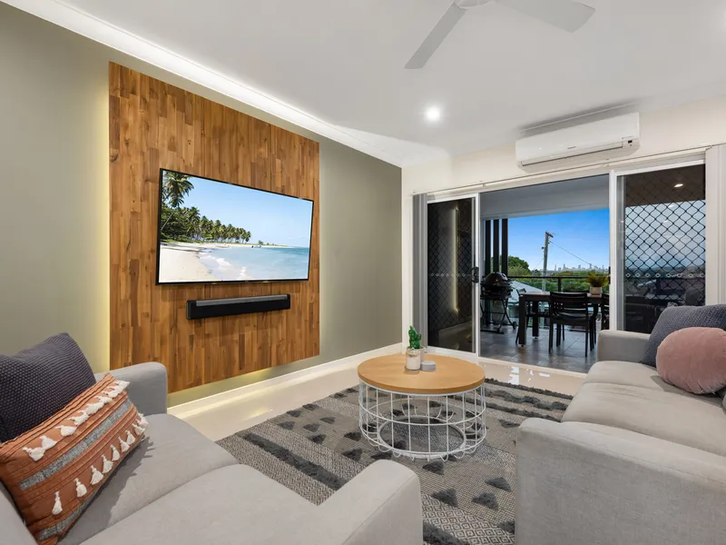 Executive Apartment with City views!