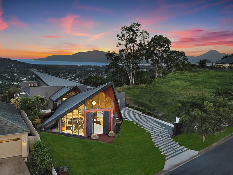 Spectacular views over the city - An Award-Winning Home