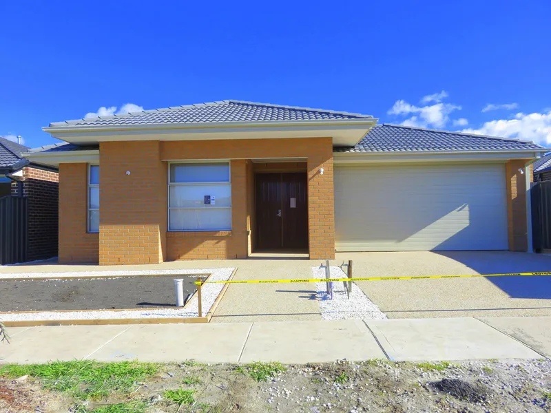 Spacious 4 Bedroom Home in Heart of Wollert