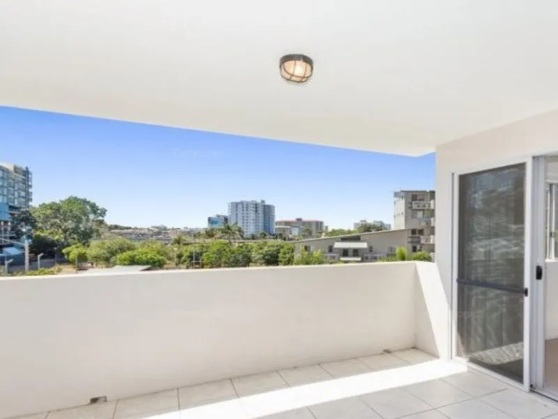 CENTRALLY LOCATED & TIDY 2 BEDROOM UNIT