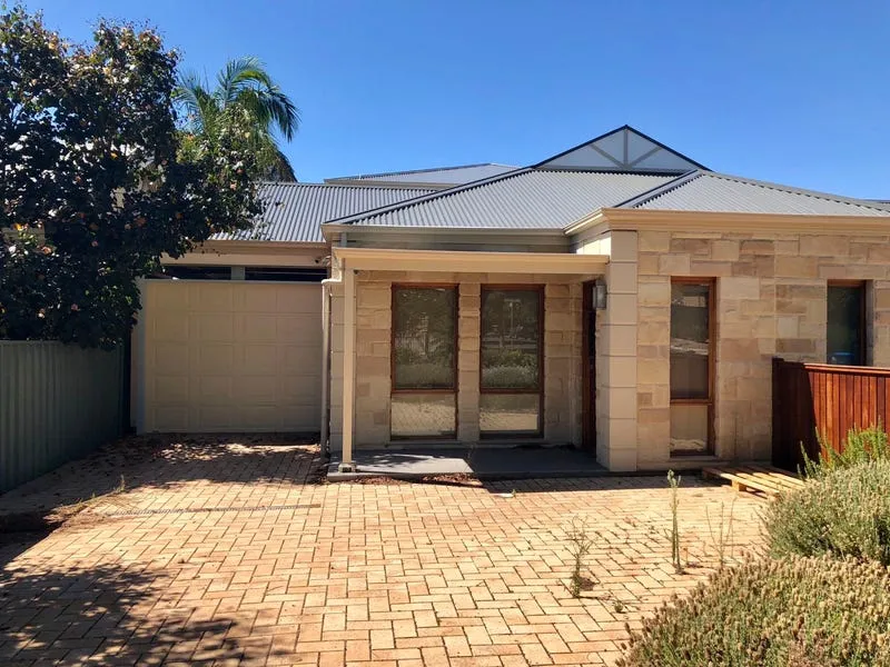 SHARE HOUSE , 1 Bedroom upstairs available from 15/04/2024