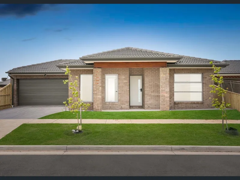 Contemporary 4-Bedroom Residence in Verdant Hill Estate, Tarneit
