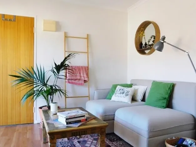 SUNNY FIRST FLOOR APARTMENT