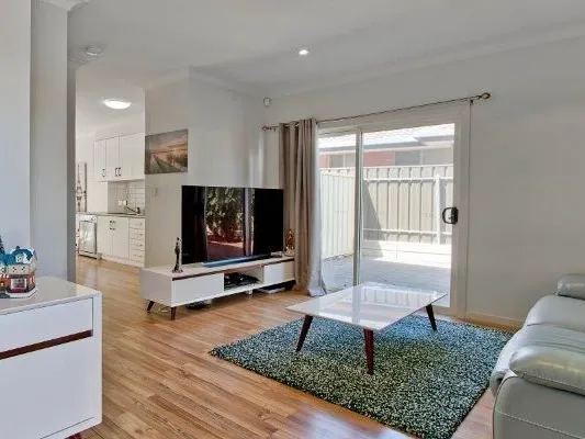 Sleek and Stunning 3 Bedroom Townhouse within walking distance to Westfield Marion!