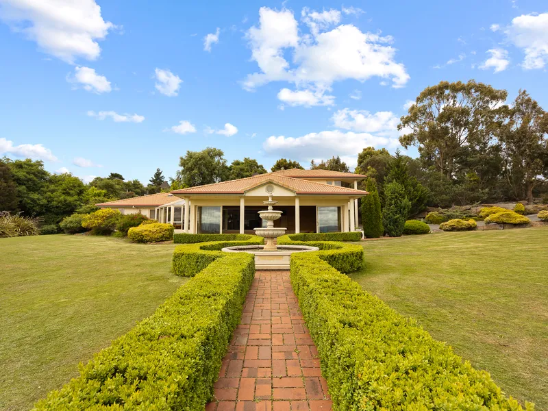 Private entertainer’s paradise minutes to the CBD.