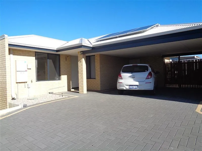 MODERN VILLA WITH SOLAR PANELS 
