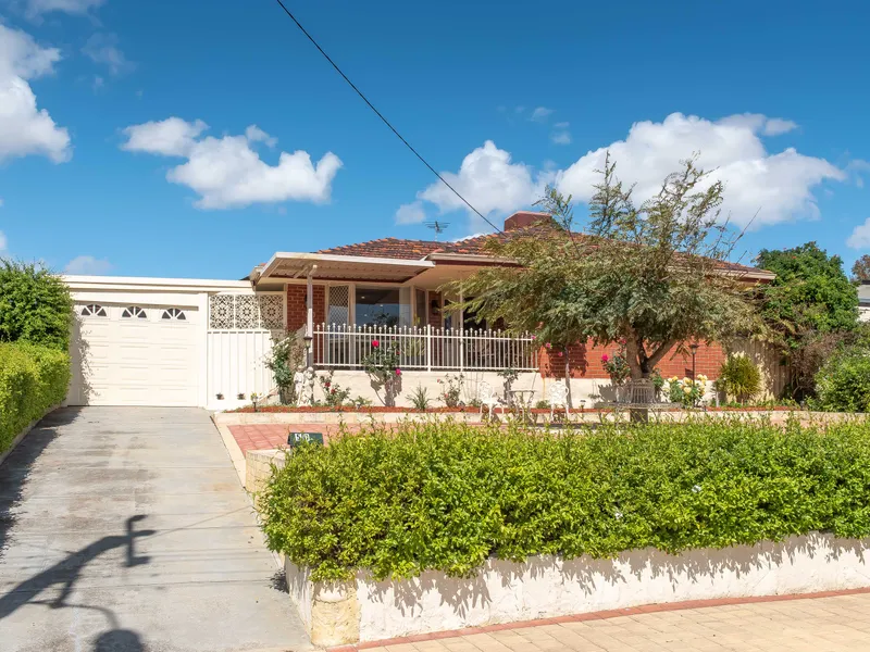 Renovated Gem - An entertainer's & tradie's dream!