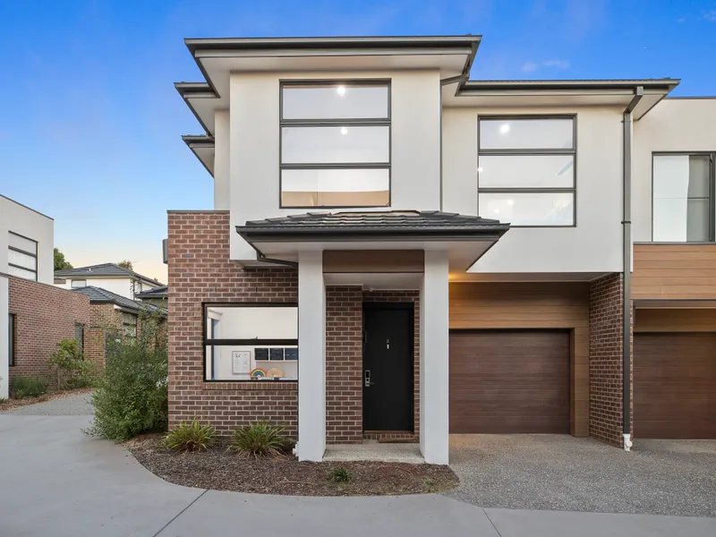 Stunning near-new town residence close to schools, shops, parks