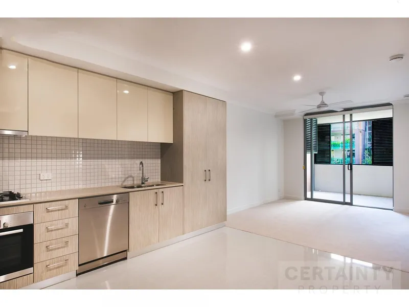 Modern apartment in West End!