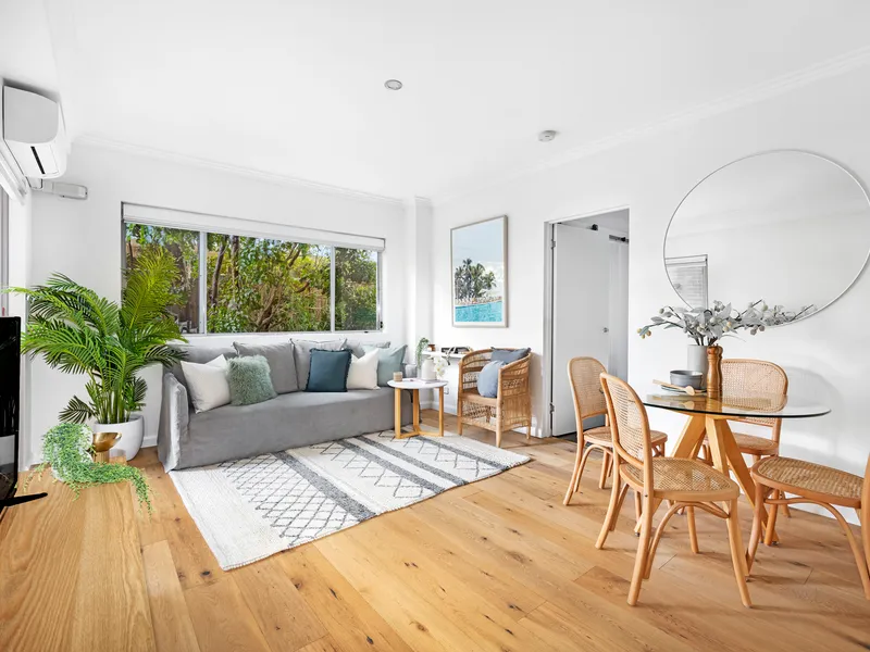 A Stylish Garden Retreat, Quiet, Private And Convenient