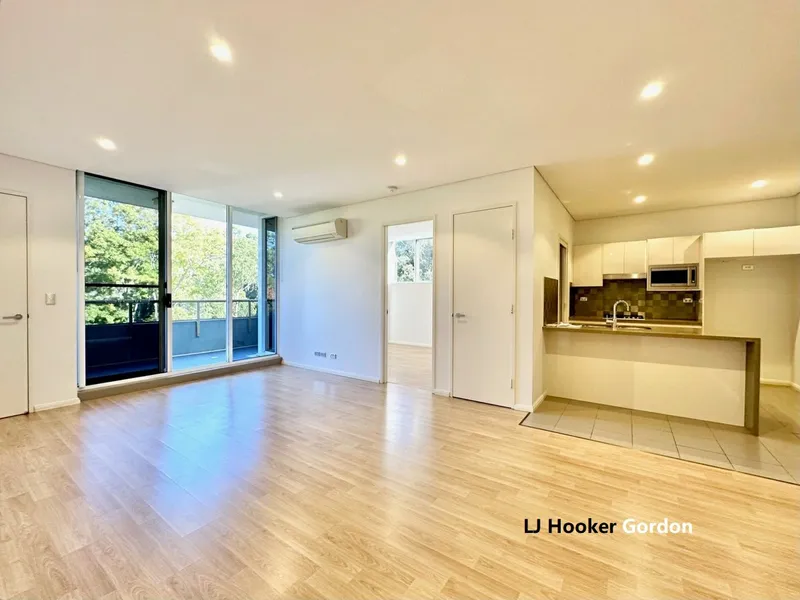 Spacious on High Floor with Leafy Views