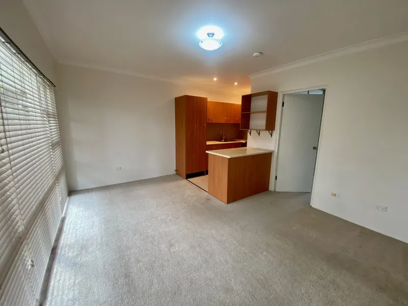 IMMACULATELY PRESENTED ONE BEDROOM UNIT