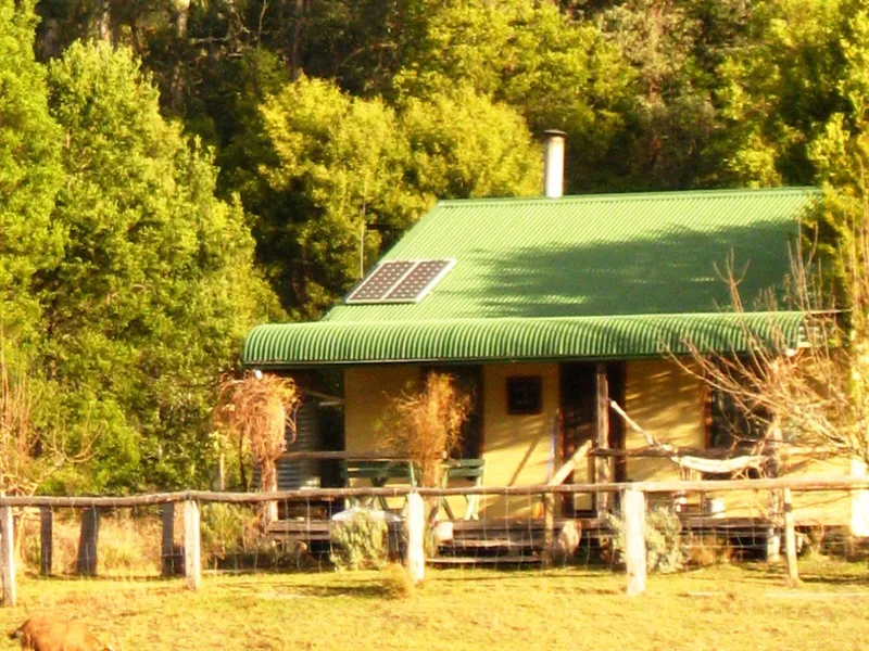 Solar-powered country cottage