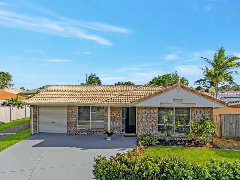 LOW MAINTENANCE LIVING - RENOVATED FAMILY HOME