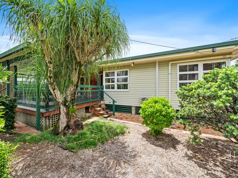 Pet- Friendly House in Mitchelton! Available now !!!