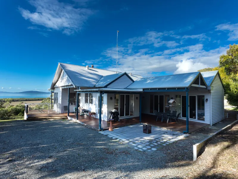 LIFESTYLE PROPERTY IN IDEAL LOCATION - MT SINGAPORE VILLAS