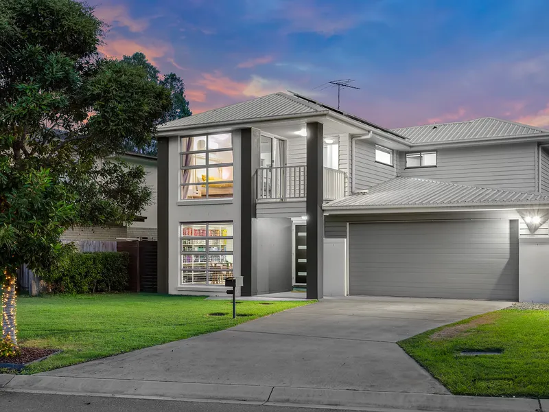 Grand Family Home Backing Onto Park Reserve