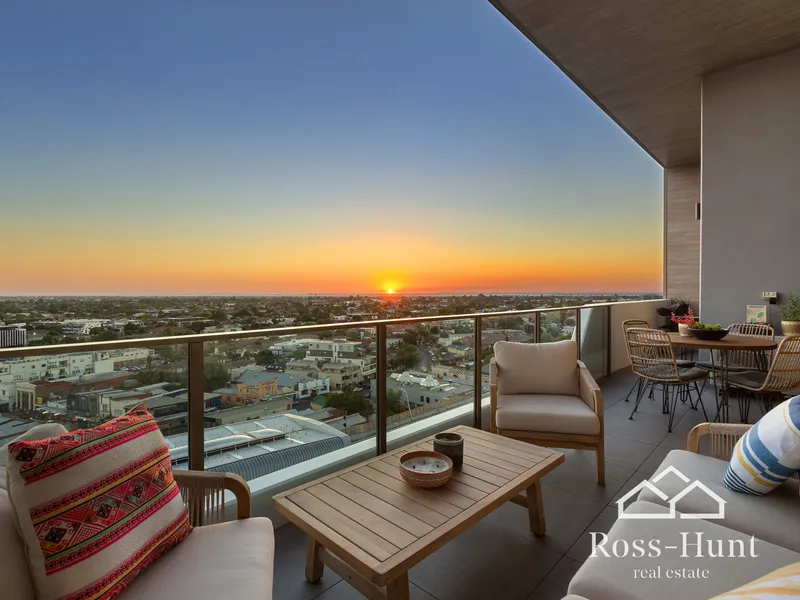 Lifestyle, luxury and sunsets over the bay