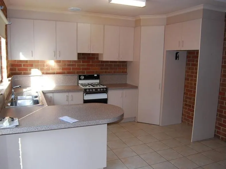 THEY DONT COME THIS SIZE ANYMORE! THREE BEDROOM TOWNHOUSE