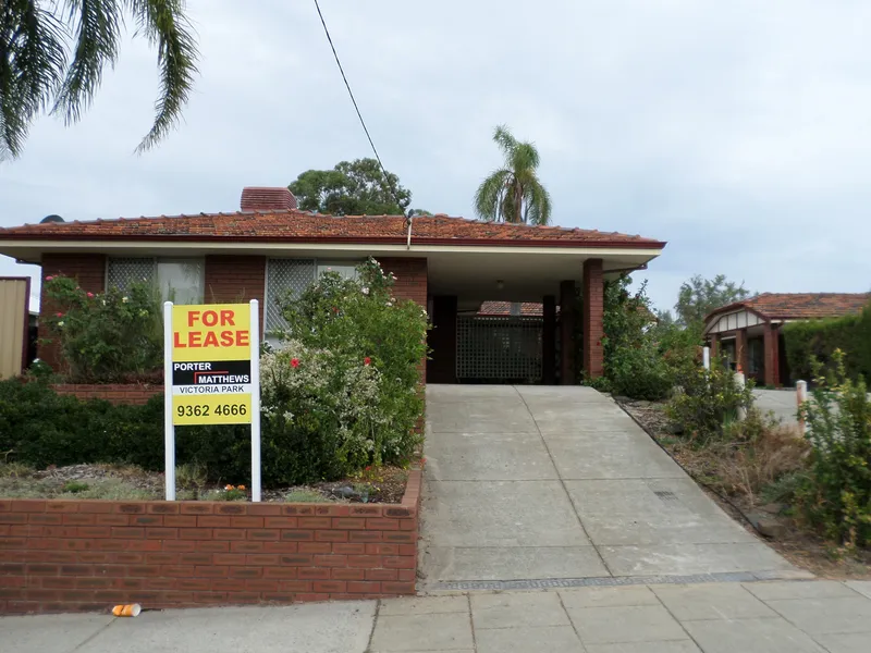 WELL MAINTAINED VILLA IN HEART OF VICTORIA PARK!