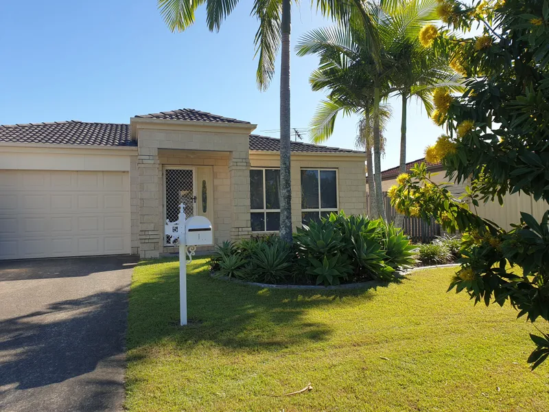 BEAUTIFUL 3 BEDROOM FAMILY HOME IN QUIET CUL-DE-SAC