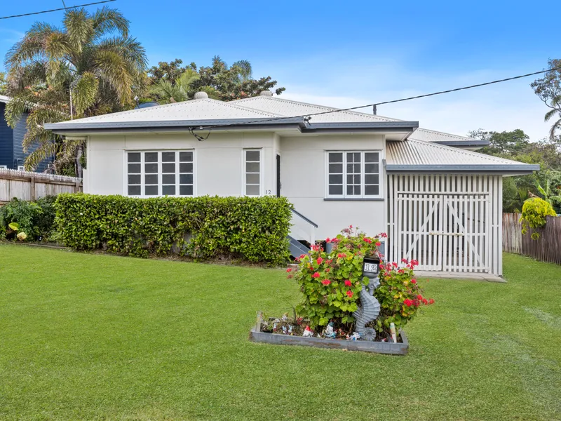 Charming Cottage Just Walking Distance To The Beach
