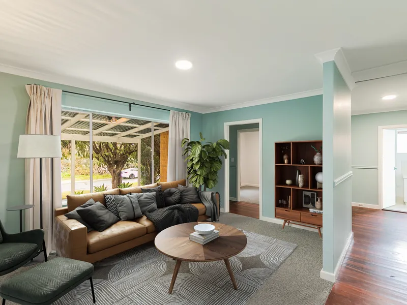 Renovated 4 x 2 - approx 350m to the beach!