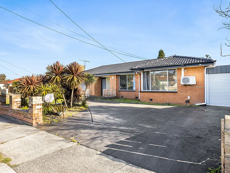 BEAUTIFULLY MAINTAINED AND READY TO MOVE IN