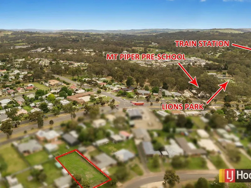 Large Block with Permit to Build 3 Units