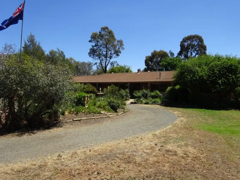 ECHUCA WEST - 2077 RESDOWN ROAD