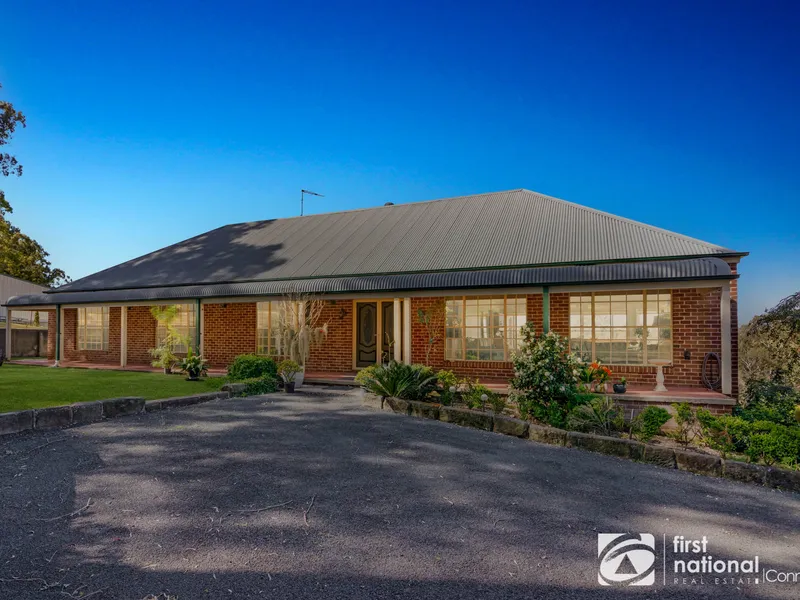 Luxurious family home established on picturesque Acreage
