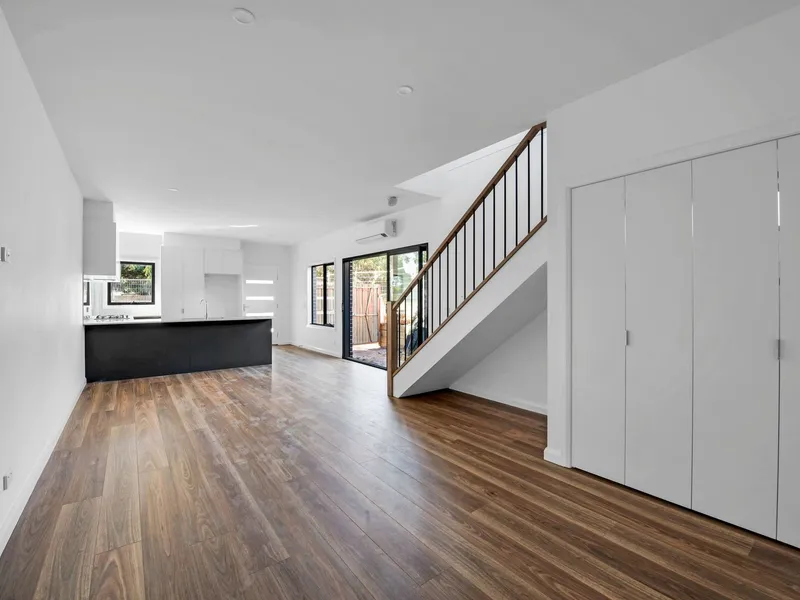 AVAILABLE FROM $520 - $580 PER WEEK BRAND NEW LUXURIOUS TOWNHOUSES ONLY 3 ON THE BLOCK!