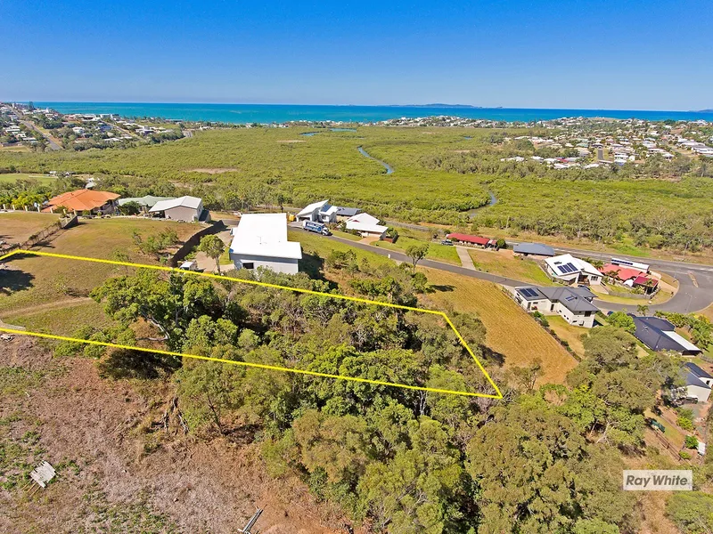 2,430m2 allotment with the best of both worlds!