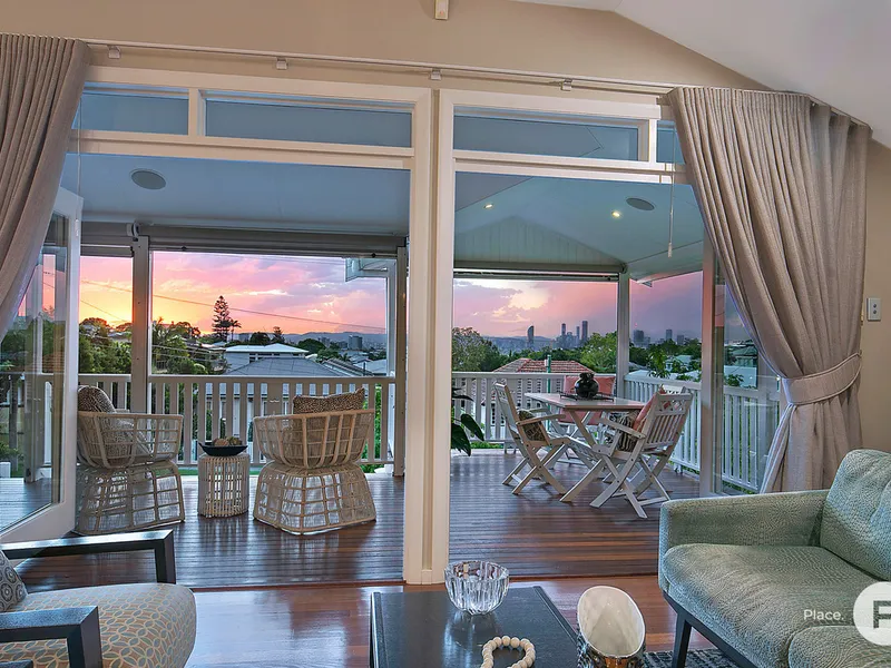 Exquisite Queenslander on 850sqm with amazing city views