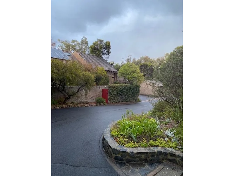 2 bed plus study - a unique property in a idyllic setting!