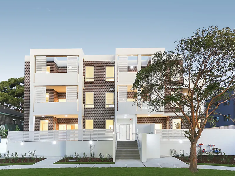 Extraordinary near-new full brick apartment