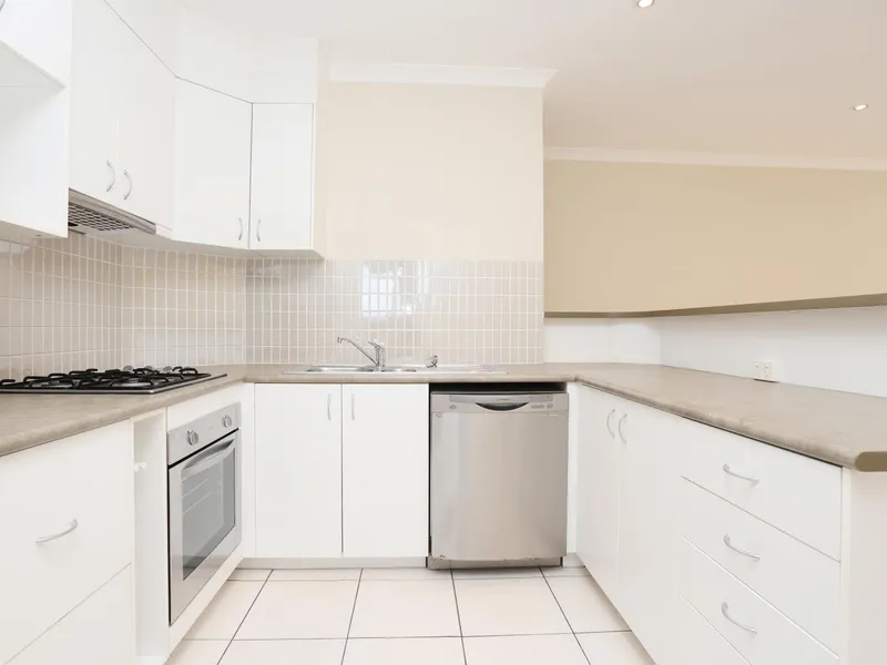 Air conditioned top floor unit 
